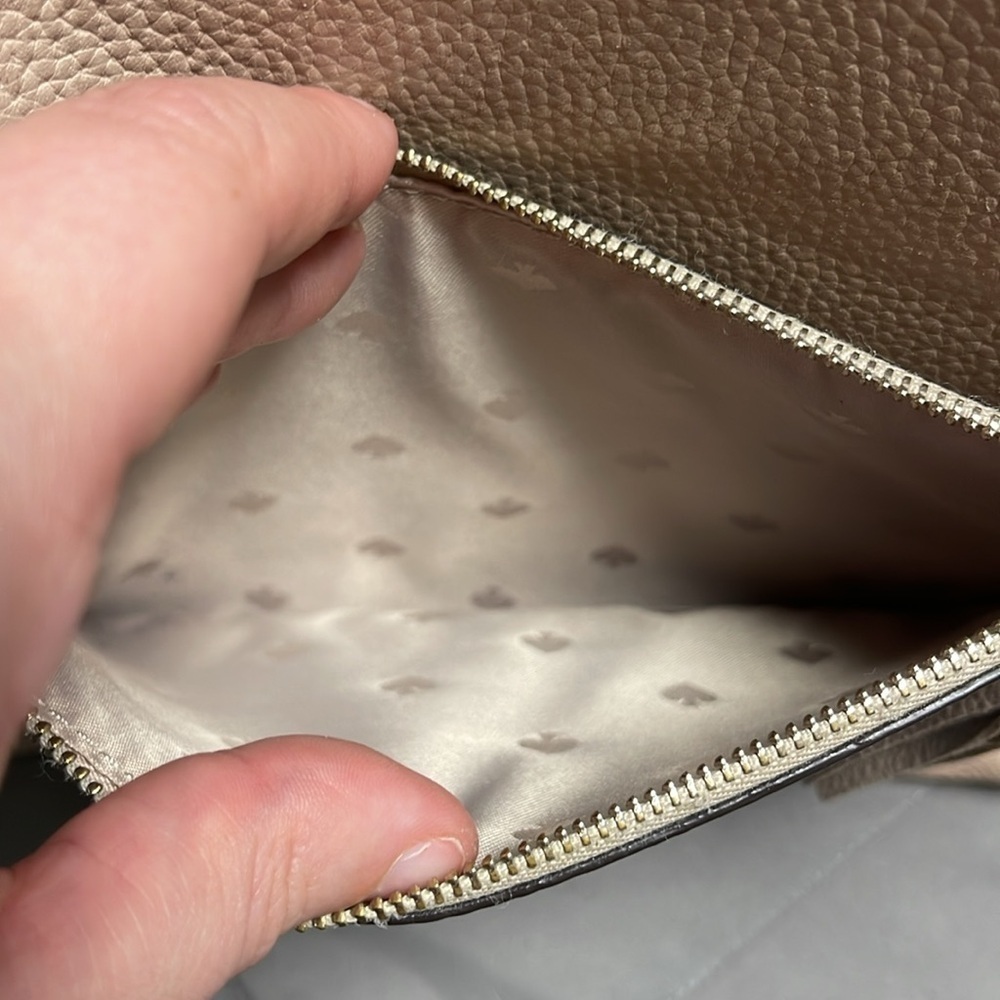 Kate Spade Cream Leather Crossbody with Front Pocket Adjustable Strap Flawed - Picture 6 of 15